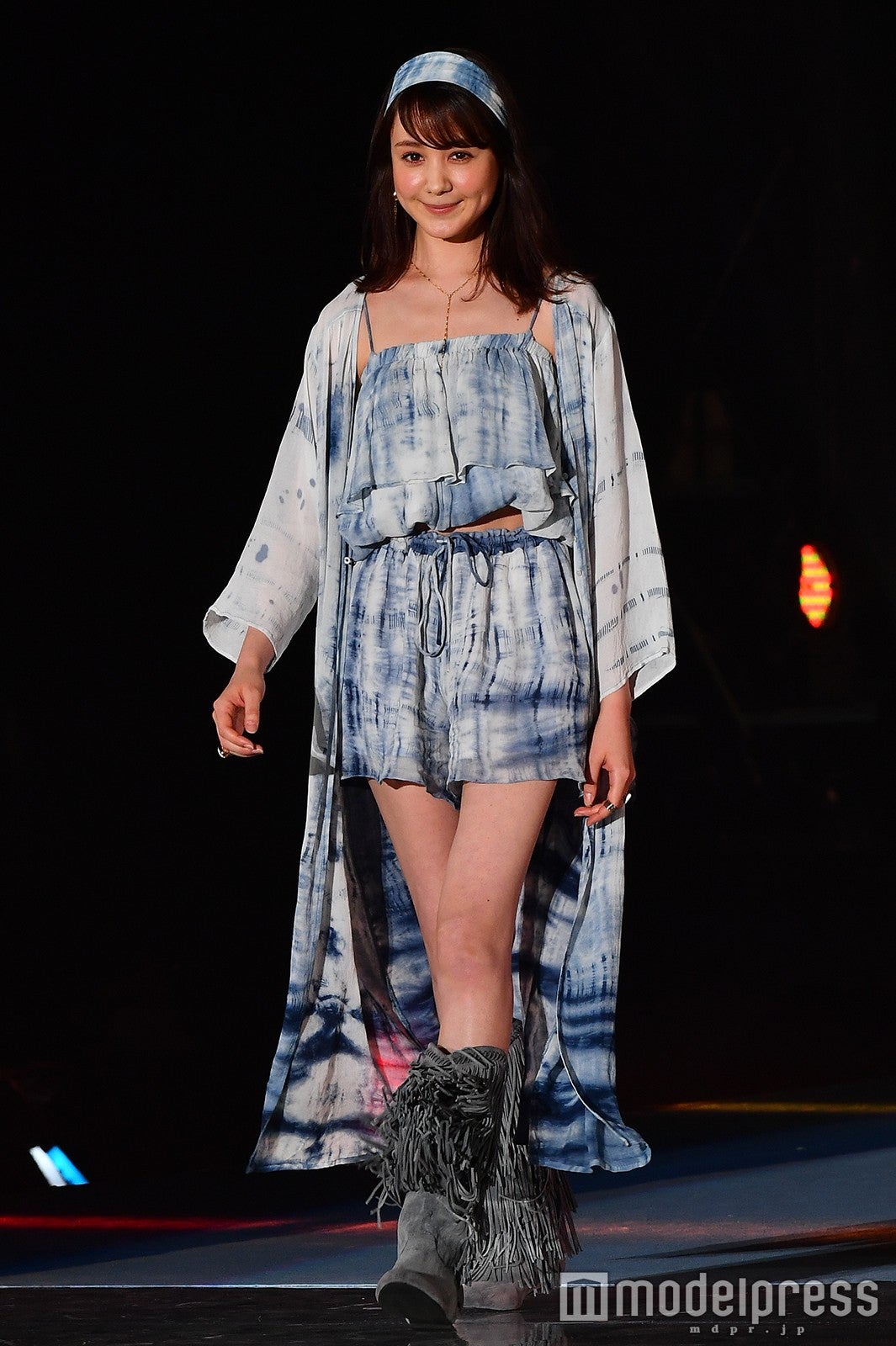 トリンドル玲奈、ウエスト＆美脚チラ見せのトレンドコーデ＜GirlsAward 2016 S／S＞