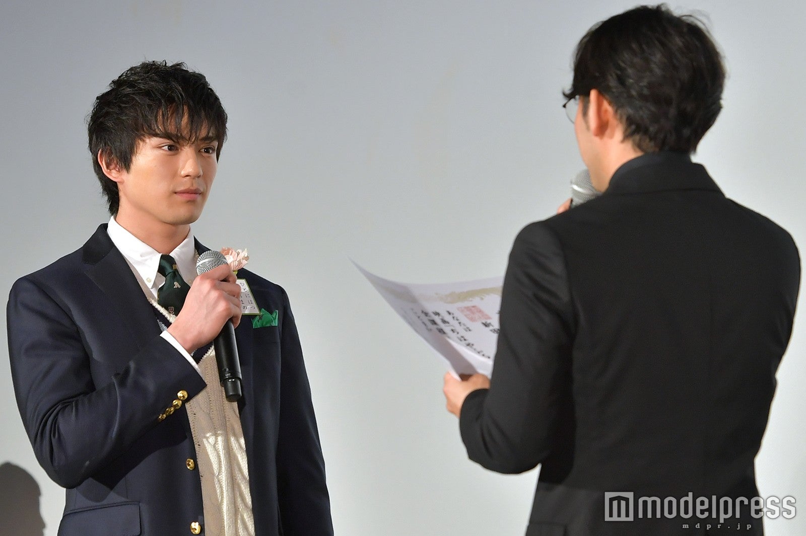 新田真剣佑、小泉徳広監督 （C）モデルプレス