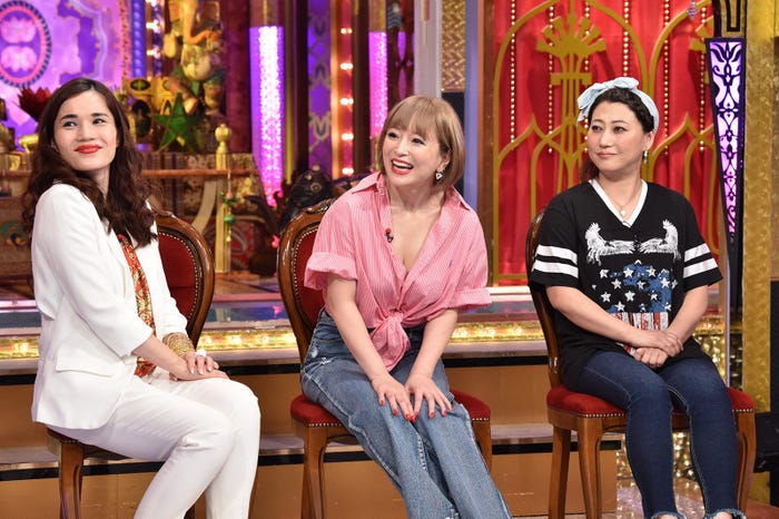 (中央)浜崎あゆみ(C)日本テレビ