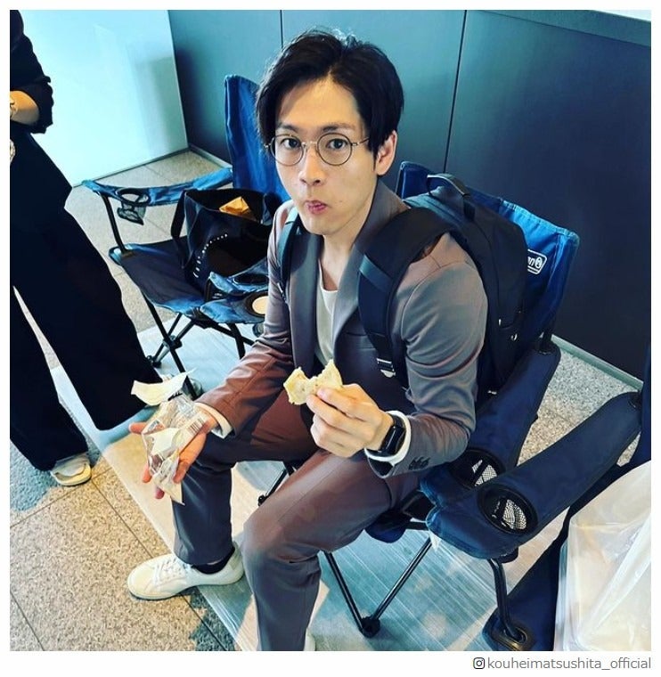 松下洸平、山崎賢人撮影“モグモグ”ショット公開「癒される」「子供みたいで可愛い」と反響