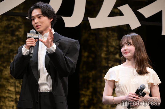 山崎賢人、山田杏奈(C)モデルプレス