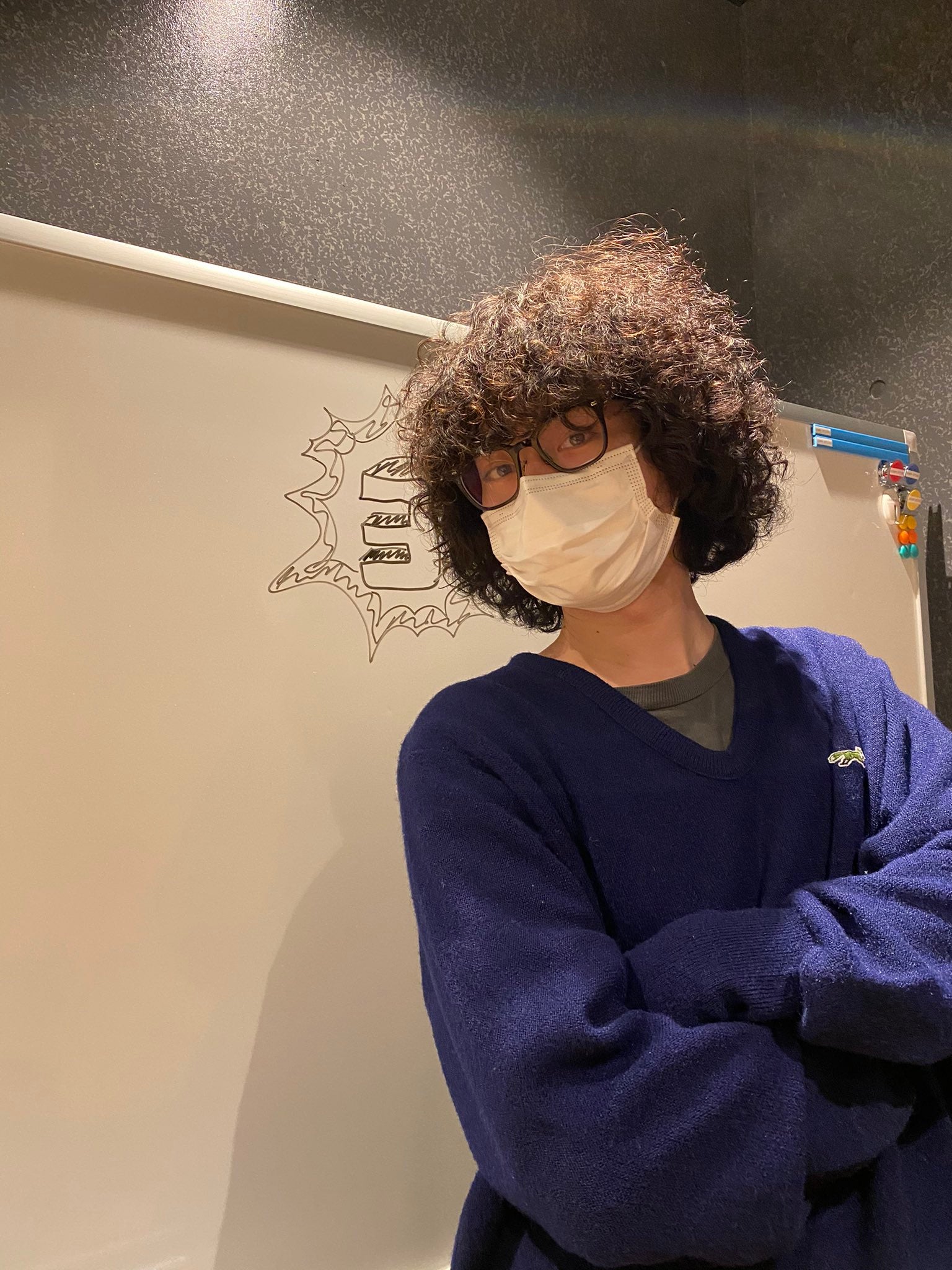 菅田将暉 アフロヘア姿披露に 触りたくなる 進化し続けてる の声 モデルプレス