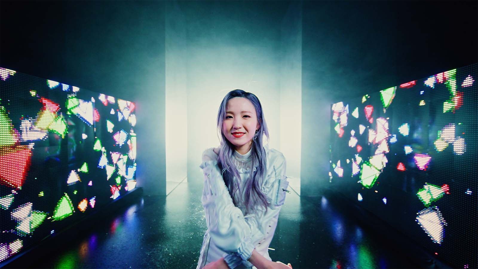 AKB48「元カレです」MVより（C）AKB48／キングレコード