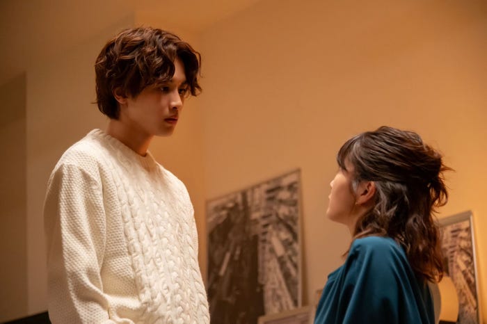 草川拓弥、佐津川愛美「サブスク不倫」第4話より(C)「サブスク不倫」製作委員会・MBS