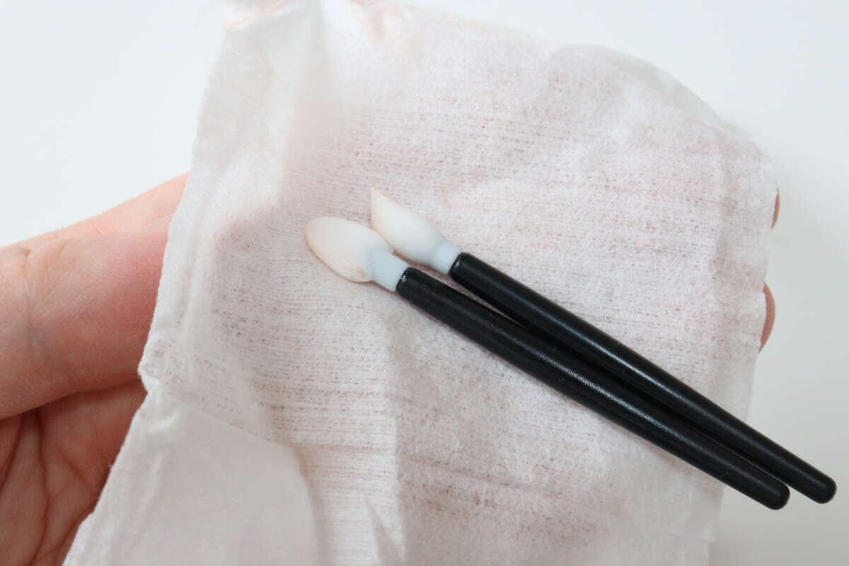 ダイソー　シリコーンメイクブラシセット　ふき取り