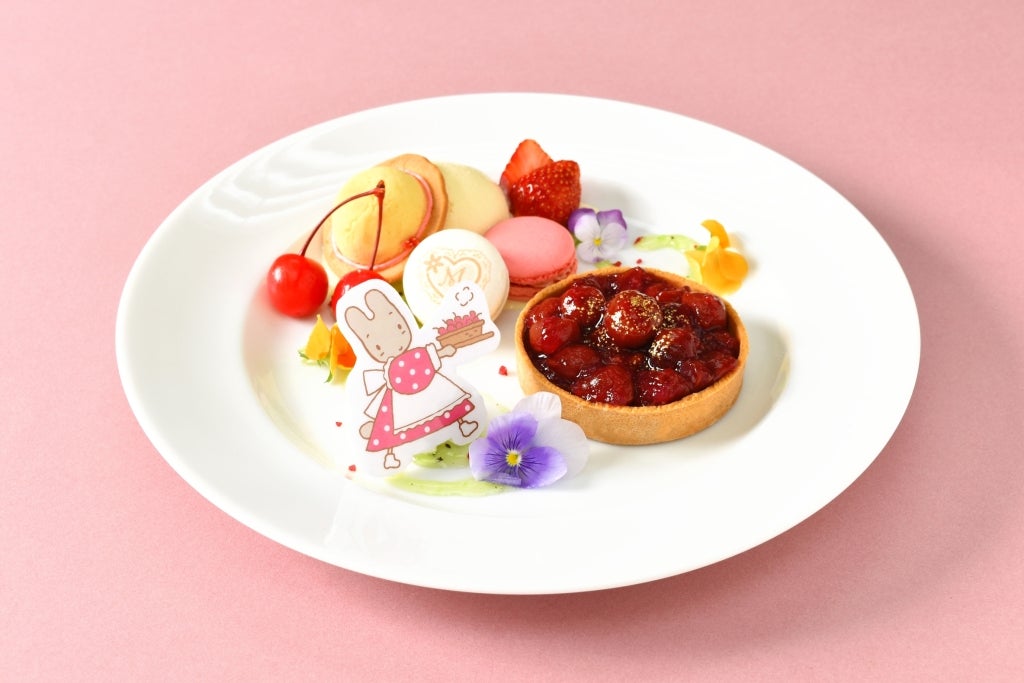 マロンクリームが作るタルトチェリープレート1,458円（C）1985,2018 SANRIO CO.,LTD.