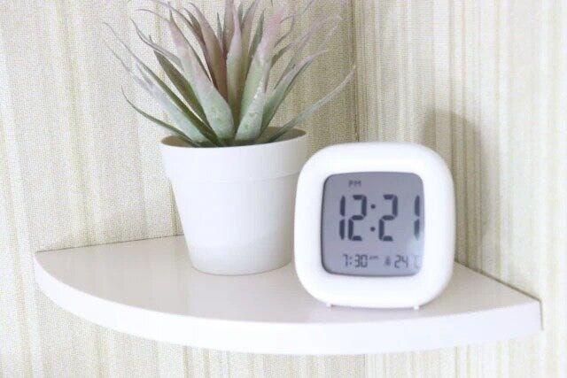 ダイソーの無駄な空間活用グッズ ダイソーのフラットコーナーラック