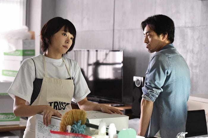 新垣結衣、大谷亮平「逃げるは恥だが役に立つ」第4話・場面カット(C)TBS