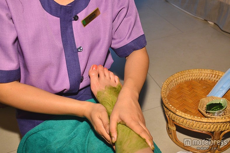 爽やかな香りのグリーンティスクラブでフットマッサージ