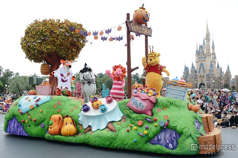 パレード「ハッピーハロウィーンハーベスト」／くまのプーさんと仲間たちのピクニック広場