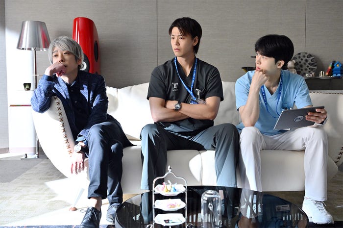 二宮和也、竹内涼真、キム・ムジュン「ブラックペアン シーズン2」第7話より(C)TBS