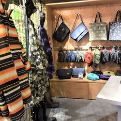 ワールドパーティー 「キウ」初の旗艦店を渋谷にオープン