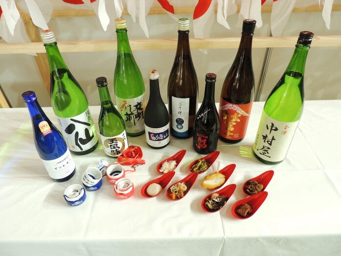 “ちょこ”っと呑みつま横丁で味わえる、ちょこ呑みの日本酒とちょこつまのつまみ