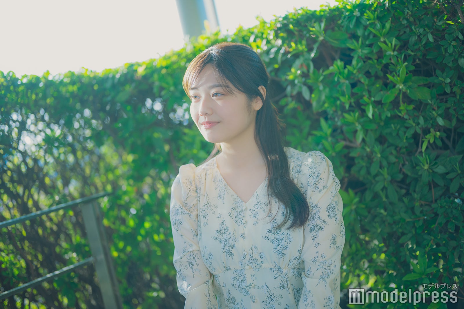 峯本奈津さん（C）モデルプレス