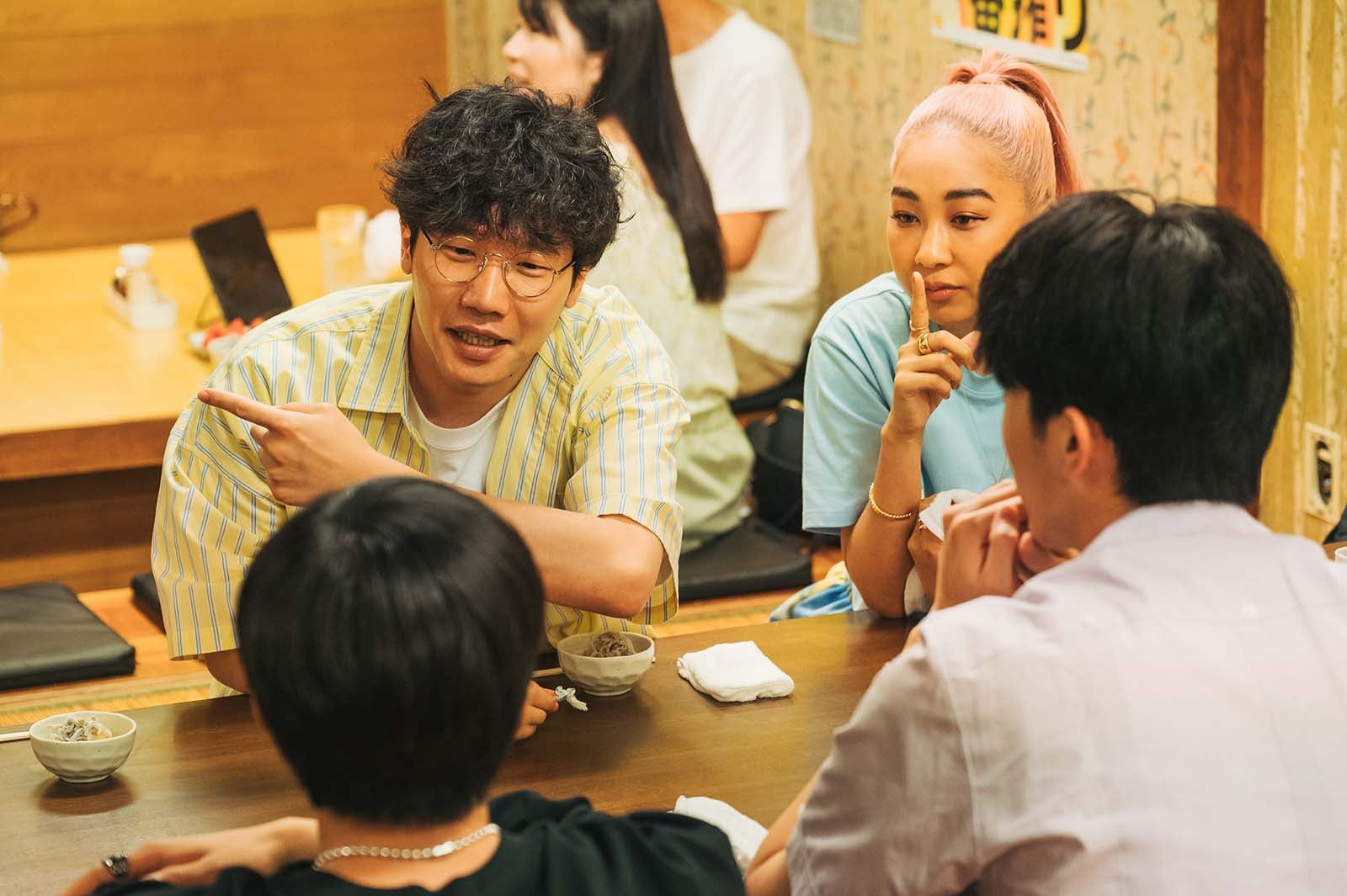 前原滉、青山テルマ／「ユニコーンに乗って」第2話より（C）TBSスパークル／TBS　撮影：加藤春日