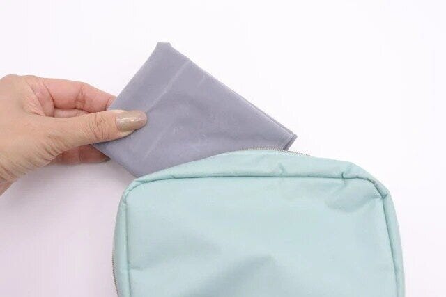 ダイソー　エアー枕　コンパクト