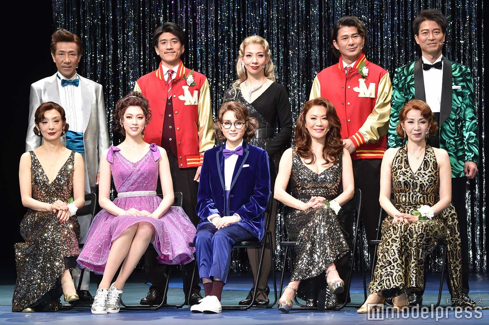 （後列左より）岸谷五朗、佐賀龍彦、霧矢大夢、TAKE、寺脇康文（前列左より）草刈民代、三吉彩花、葵わかな、大黒摩季、保坂知寿（C）モデルプレス