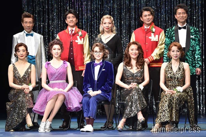 (後列左より)岸谷五朗、佐賀龍彦、霧矢大夢、TAKE、寺脇康文(前列左より)草刈民代、三吉彩花、葵わかな、大黒摩季、保坂知寿(C)モデルプレス