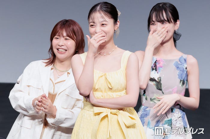 (左から)加納愛子、橋本環奈、山下美月(C)モデルプレス