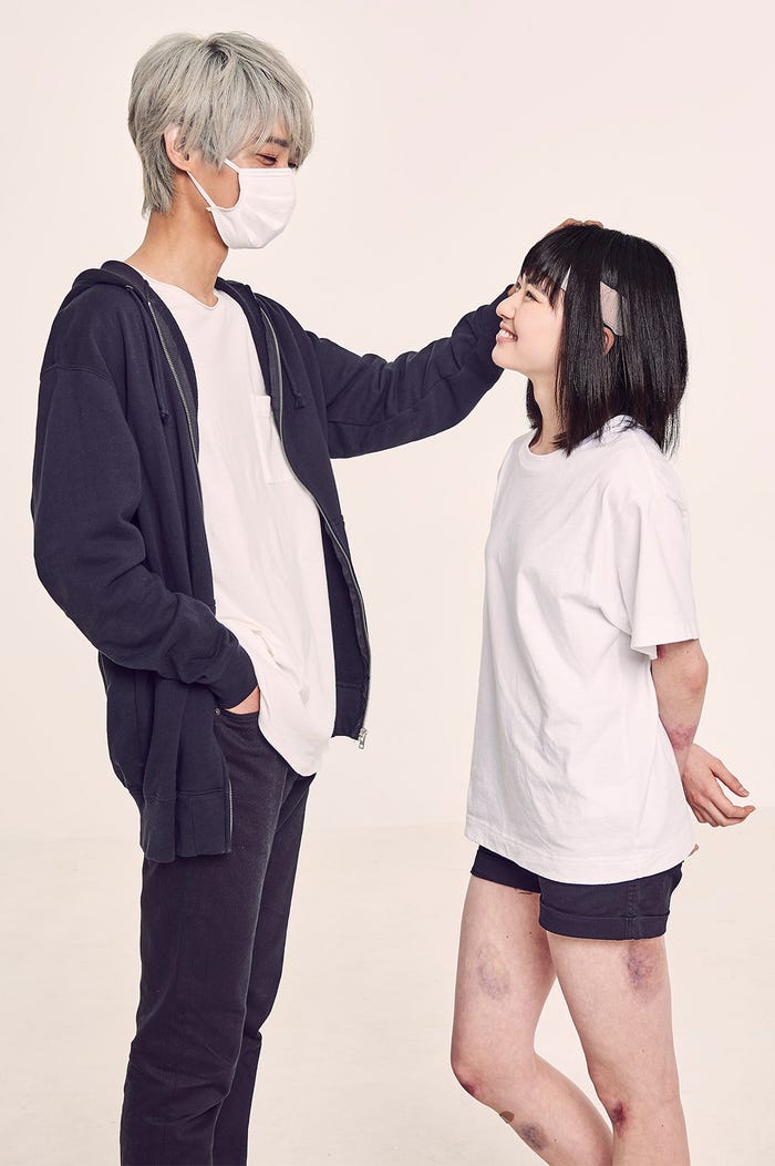 (左から)上杉柊平、山田杏奈(C)はくり/SQUARE ENIX・ABC TV