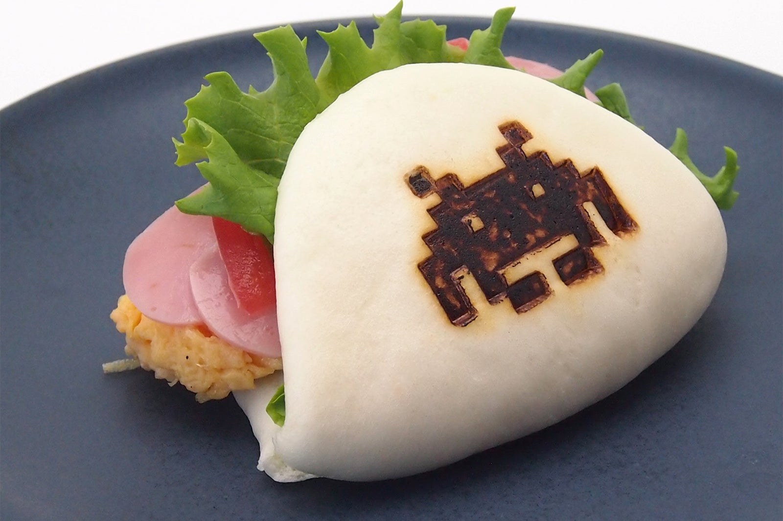 焼（イン）ベーダーのパオサンド
価格:¥420円（税込）（提供画像）