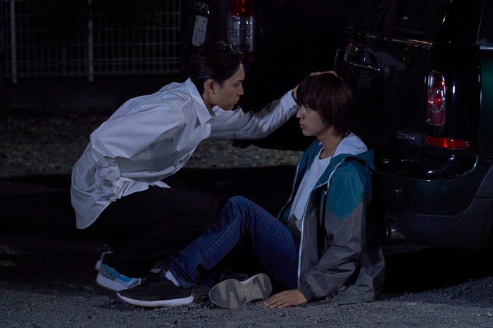 堀夏喜、荒木飛羽 「少年のアビス」第5話より(C)峰浪りょう・集英社/「少年のアビス」製作委員会・MBS