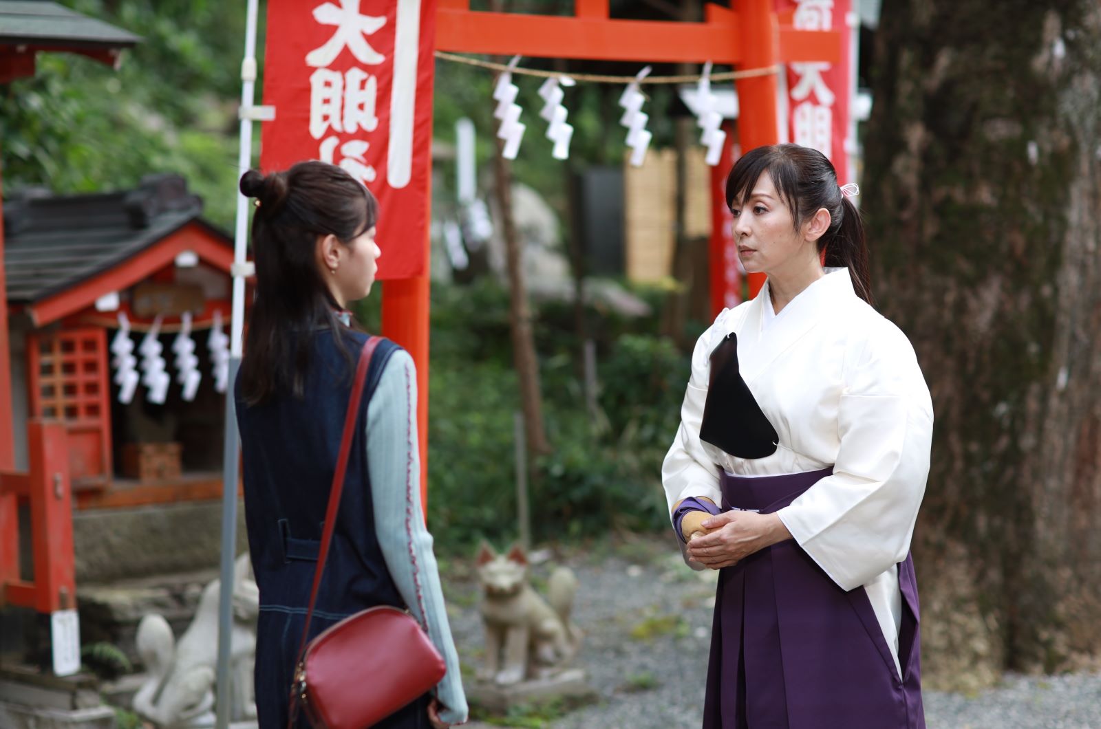 西野七瀬、斉藤由貴／「言霊荘」第2話より（C）テレビ朝日