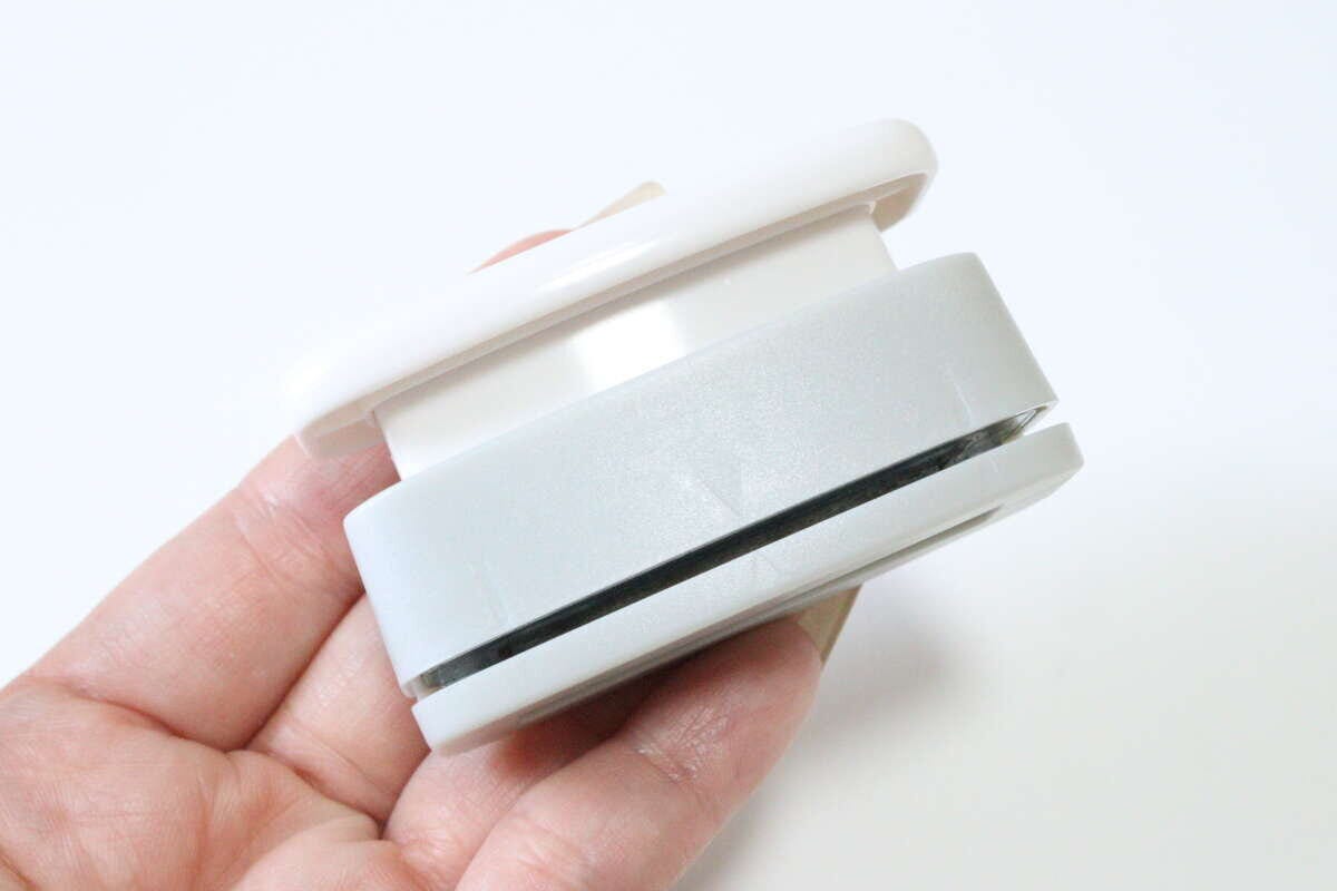 ダイソーのクラフトパンチ（ラインタイプ、レース型）の側面