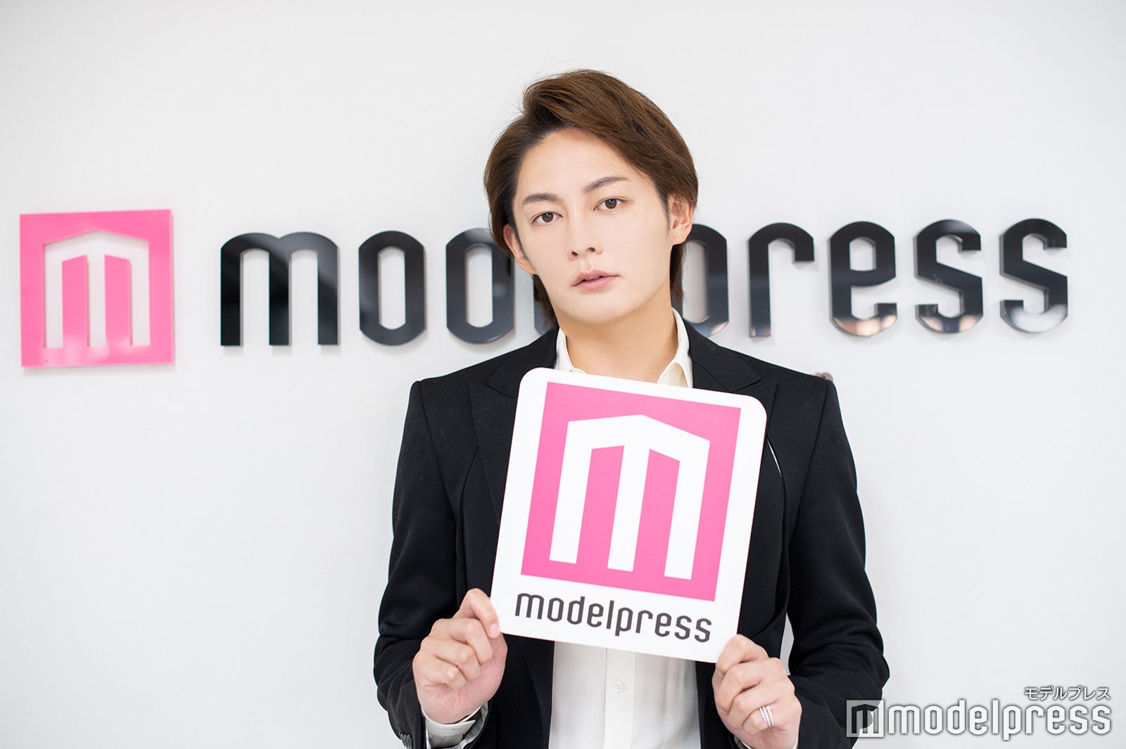 モデルプレスのインタビューに応じた三崎優太（C）モデルプレス