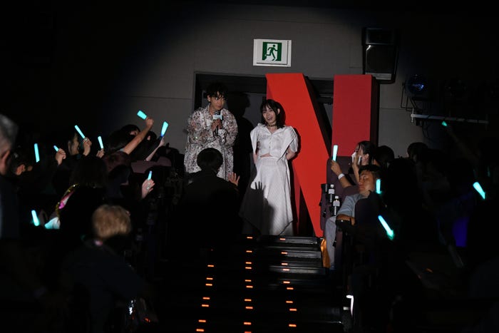 登場する佐藤健、宮崎優「グラスハート体感上映会」/Netflixシリーズ「グラスハート」 7月31日(木)よりNetflixにて世界独占配信(提供写真)