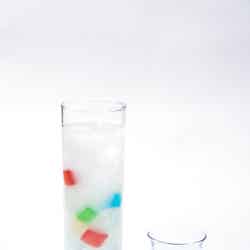 キラキラと光るまるでネオン!イカたちのネオンサイダー¥680(C)Universal Studios TM&(C)Universal Studios