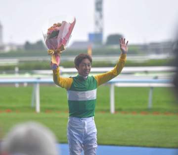 武豊騎手が函館7Rで勝利、JRA・地方・海外での通算5000勝を達成「函館で達成しなきゃと思っていた」