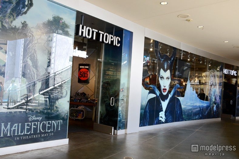 会場付近のバラエティショップもマレフィセント仕様に