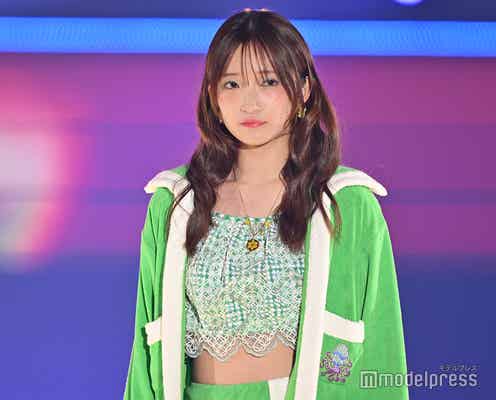 Girls2小川桜花、グリーンコーデで美ウエスト&スラリ美脚披露【GirlsAward 2024 S/S】