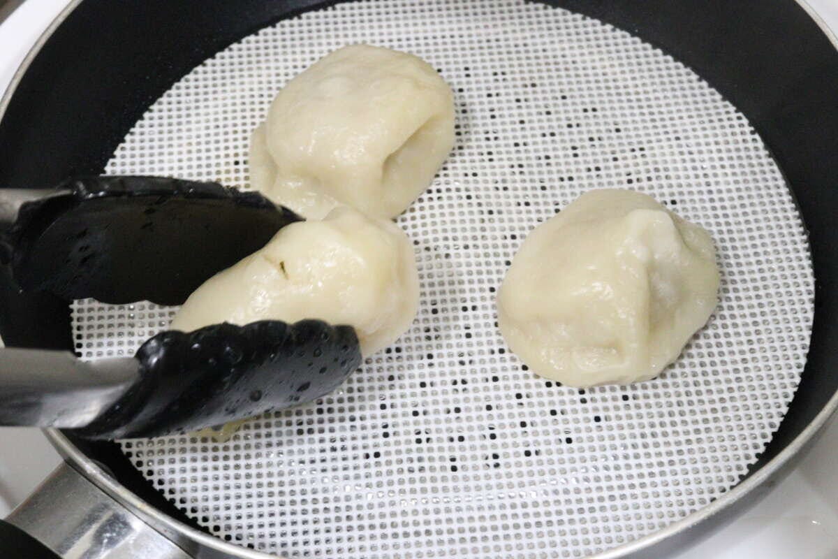 スリーコインズのせいろ用蒸しシート10枚入りWHで調理する