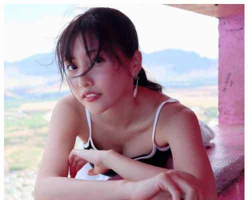 佐野ひなこ、SEXY水着ショット大量投下にファン歓喜