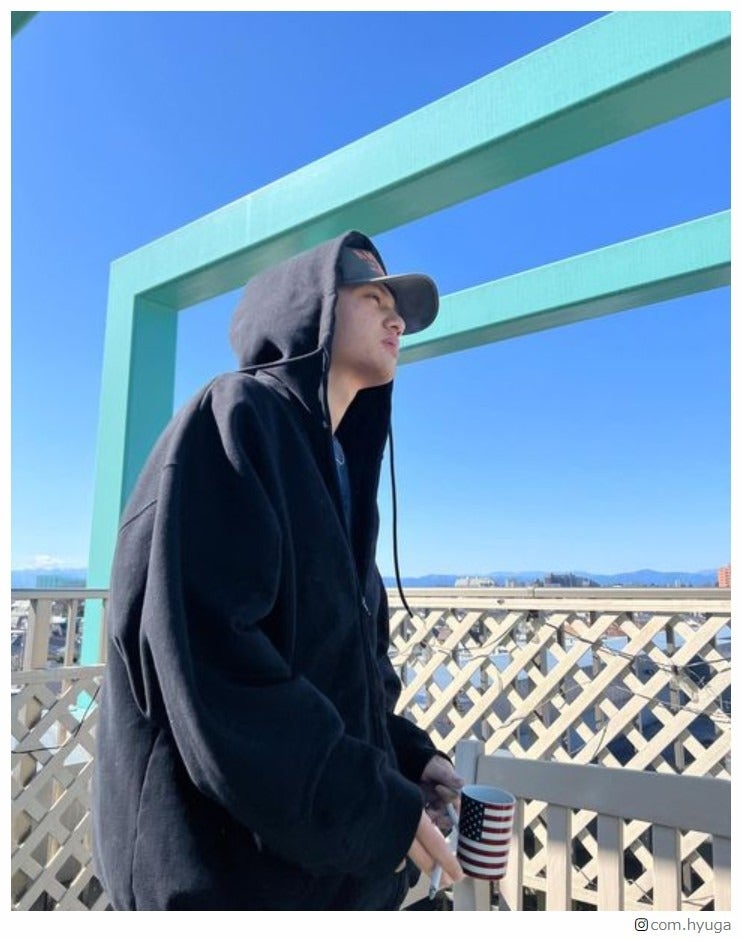 コムドットひゅうが、“母親とランチ”プライベートショット公開に反響「仲良しで可愛い」「素敵な親子」