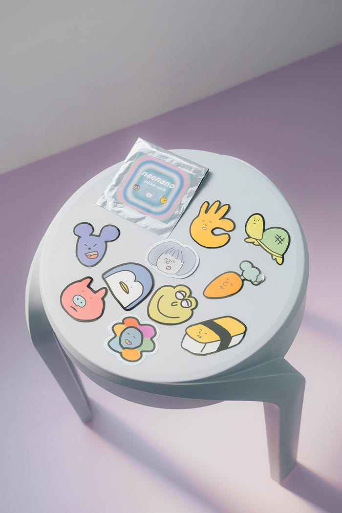 なえなのオフィシャルグッズ「いろんなのすてっかー」(提供写真)