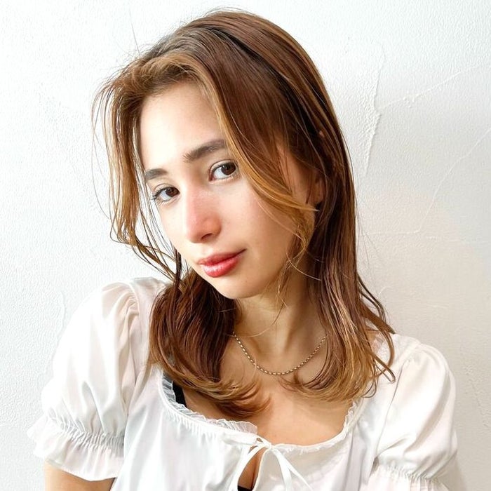 毛量が多い女性におすすめなのはセミロング ボリュームを抑えたバランス良い仕上がり モデルプレス