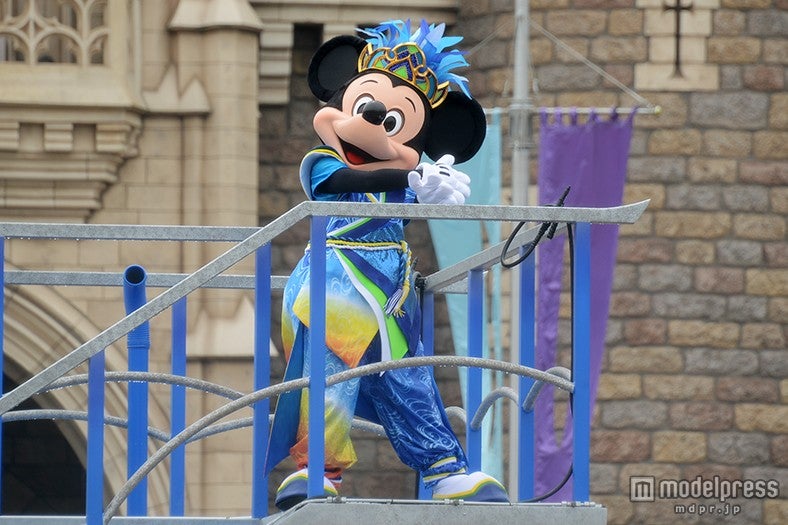 新コスチュームのミッキー