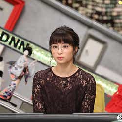モデルプレス - 広瀬すず、黒レース×丸メガネ姿が大人っぽくて可愛い!【今週のメガネ美女】
