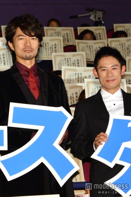 仲村トオル（左）と伊藤淳史（右）