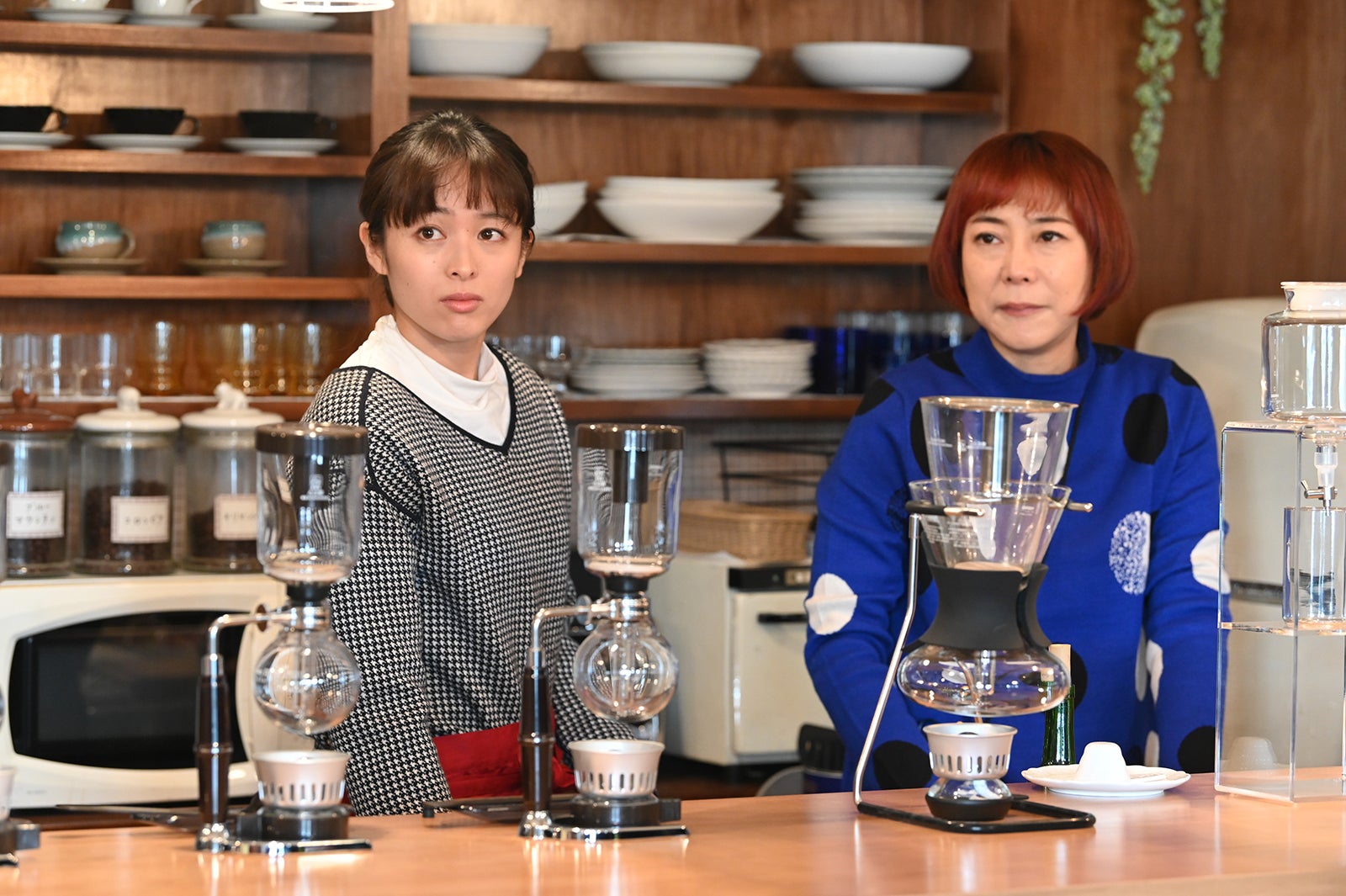 清野菜名、椿鬼奴／「シロでもクロでもない世界で、パンダは笑う。」第6話より（C）日本テレビ