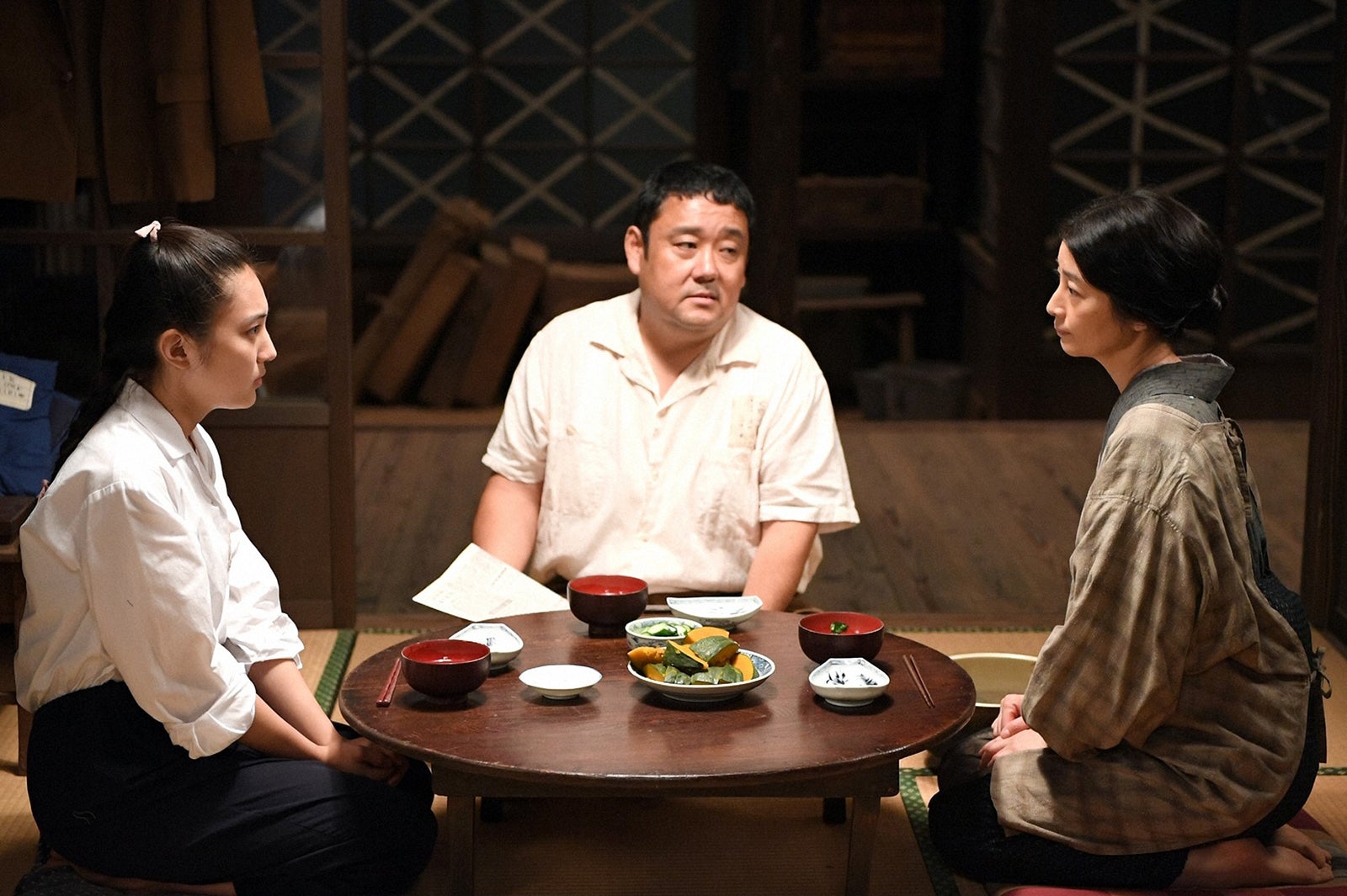 久保田紗友、ドロンズ石本、仙道敦子／「この世界の片隅に」第7話より（C）TBS