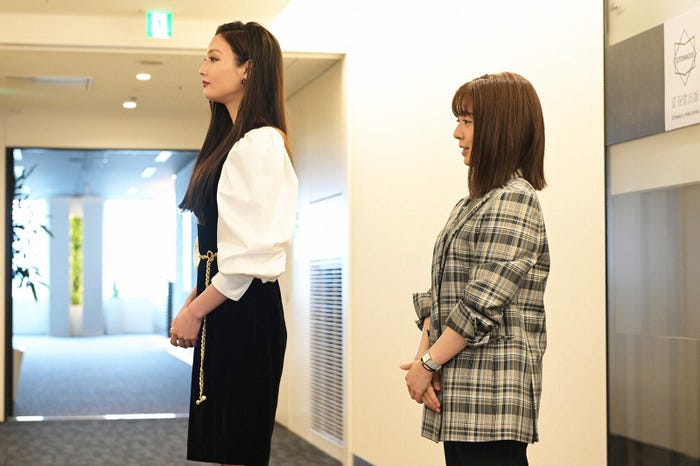 菜々緒、上白石萌音「オー!マイ・ボス!恋は別冊で」より(C)TBS