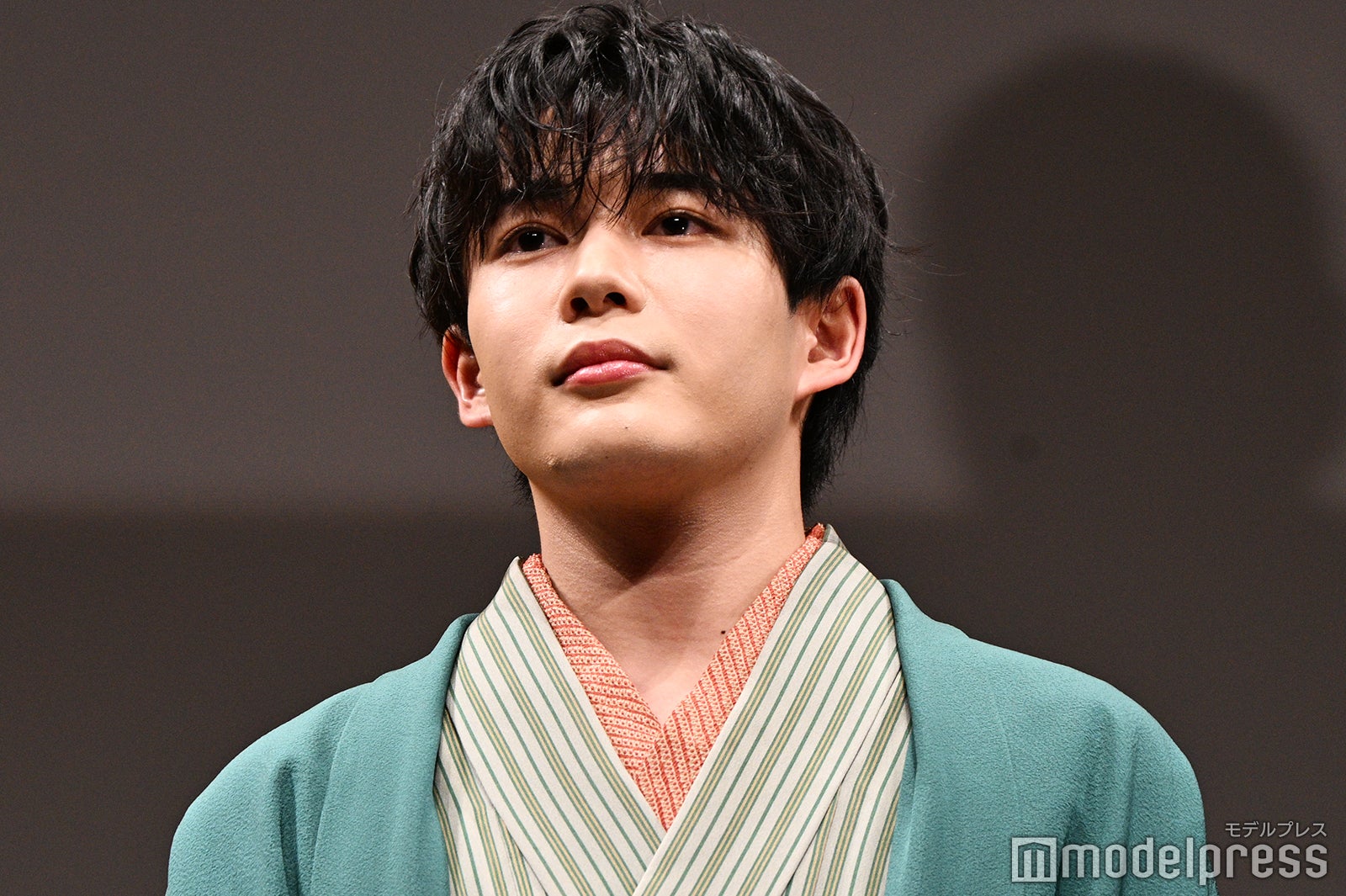 和装姿の長尾謙杜（C）モデルプレス