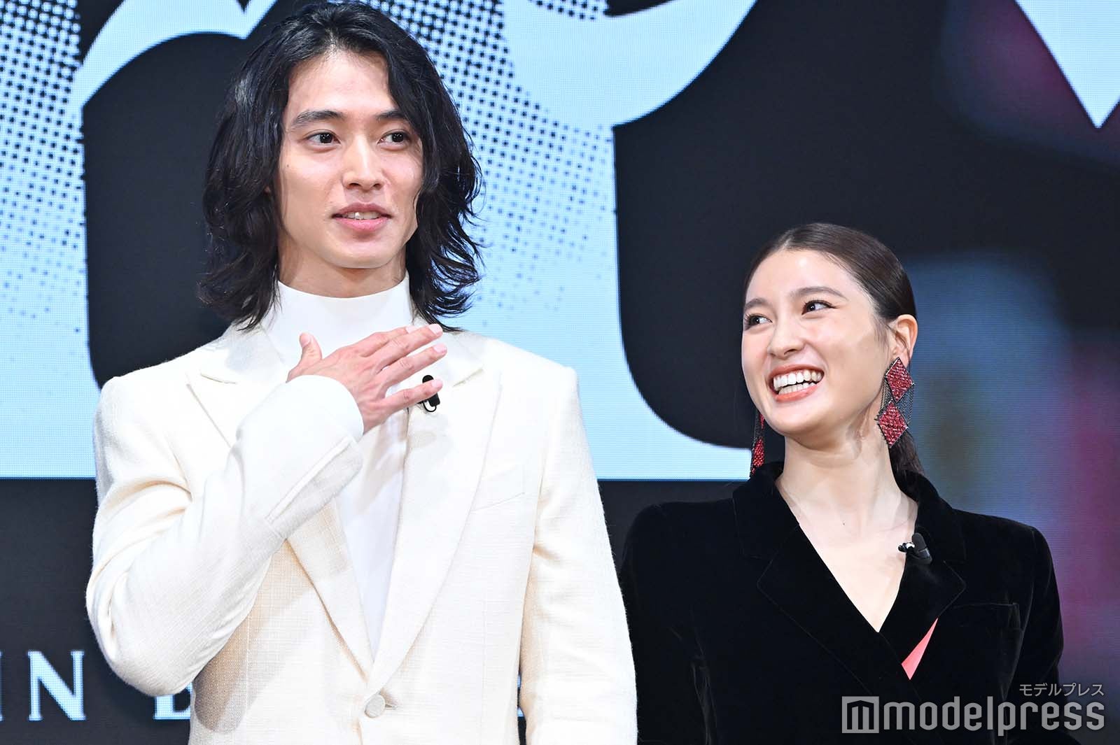 山崎賢人、土屋太鳳 （C）モデルプレス