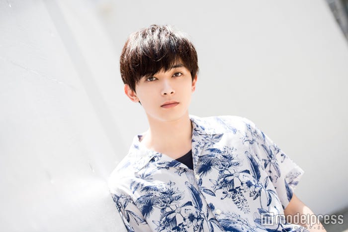 クールな瞳の奥に熱き思いを秘めている(C)モデルプレス