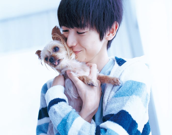 『本郷奏多カレンダー2020 -every morning with Kanata-』より(C)SDP