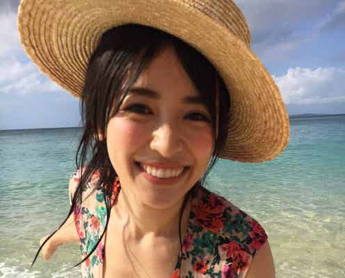 泉里香、水着グラビアに初挑戦 “エロふわボディ”で弾ける笑顔